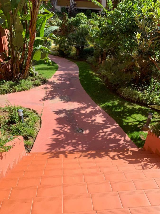 Beachside Apartment In Marbella Exterior photo